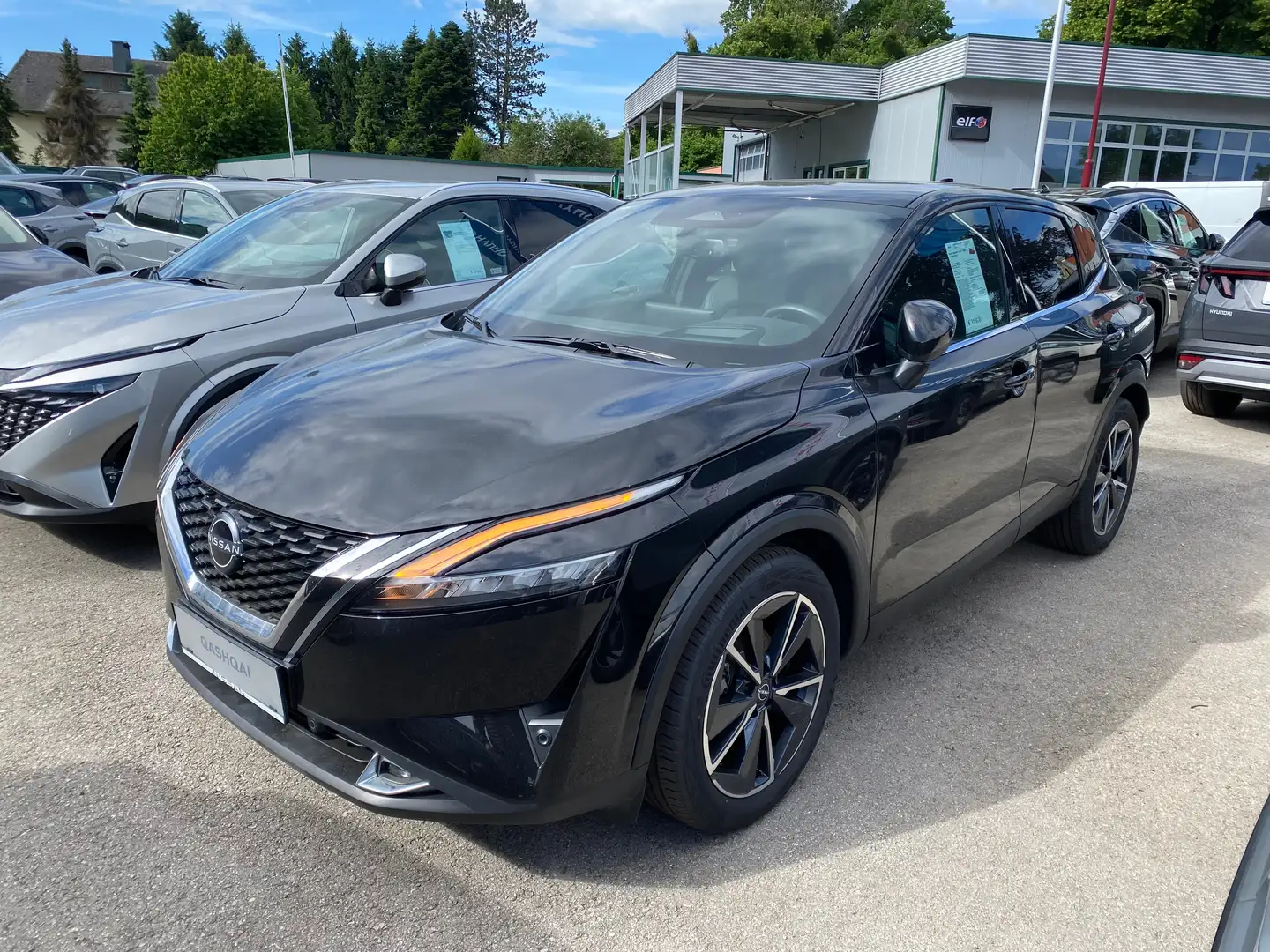 Nissan Qashqai 1,3 DIG-T MHEV 4x4 Tekna Aut. Negro - 2