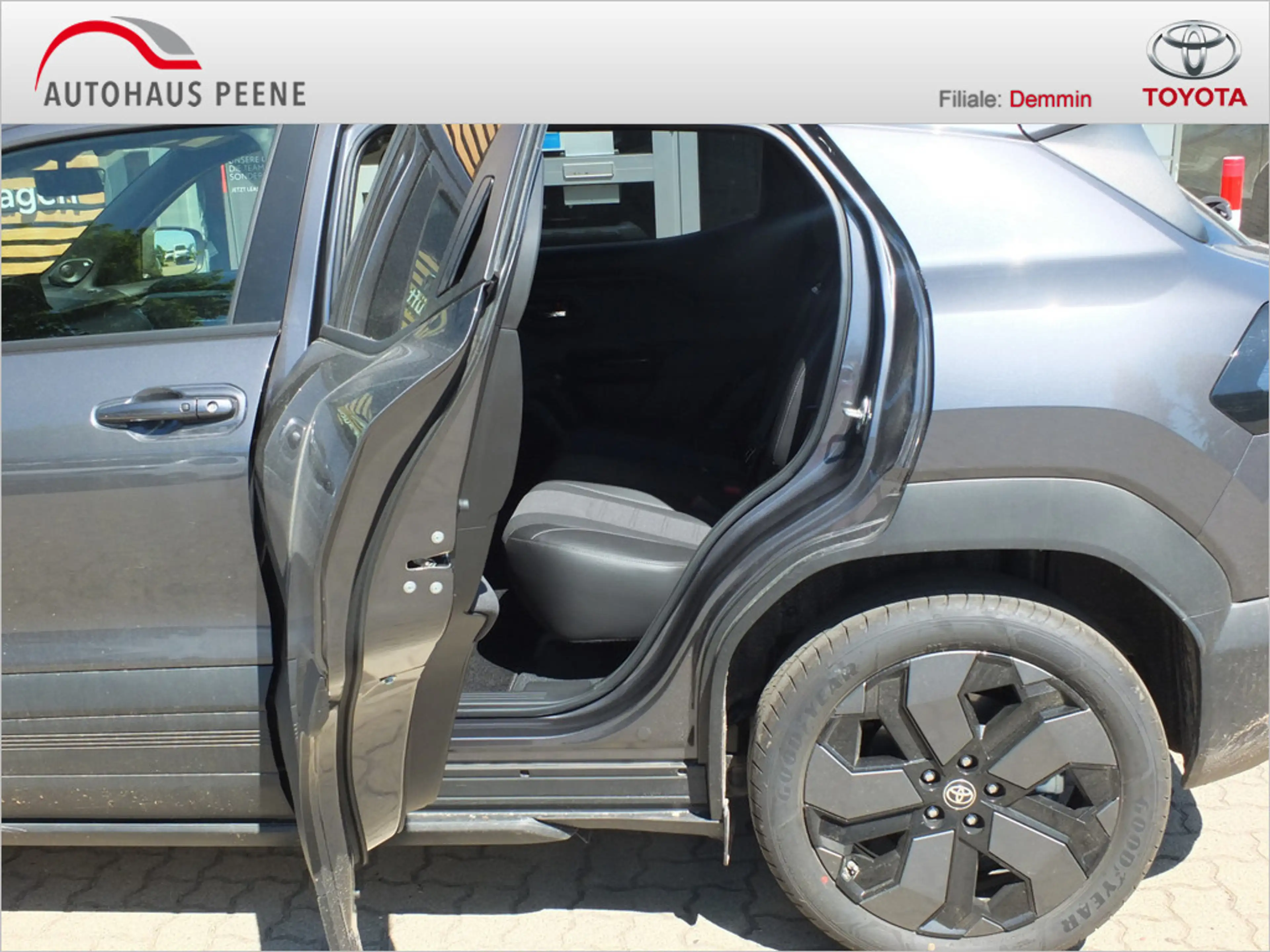 Toyota Urban Cruiser 128 kW FWD Lounge — photo 12