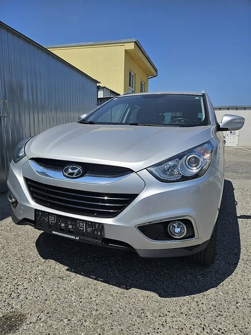 Hyundai iX35 2,0 CRDi UpGrade 4WD Grau - 1