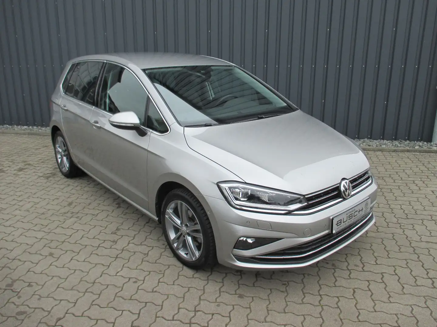 Volkswagen Golf Sportsvan Highline TSI 96kw  DSG, Navi Plateado - 2