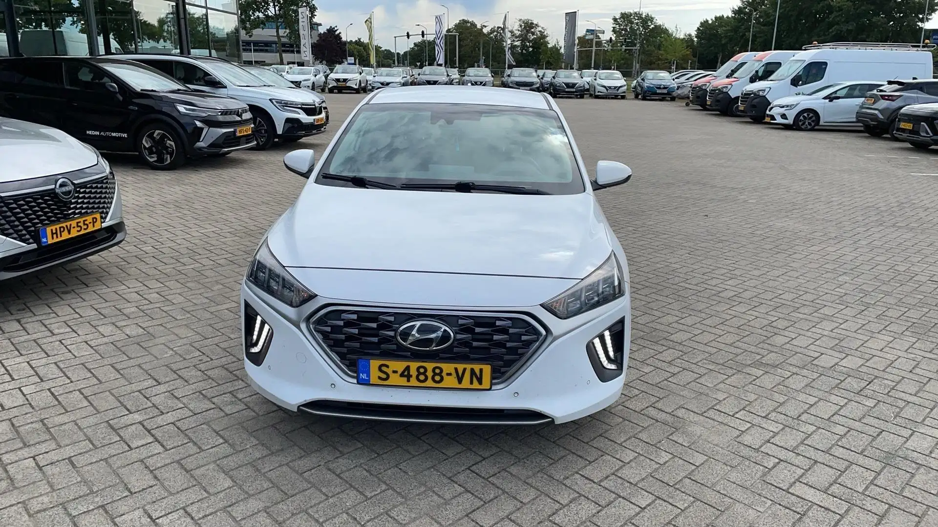Hyundai IONIQ 1.6 GDi Premium - Plus Design Wit - 2