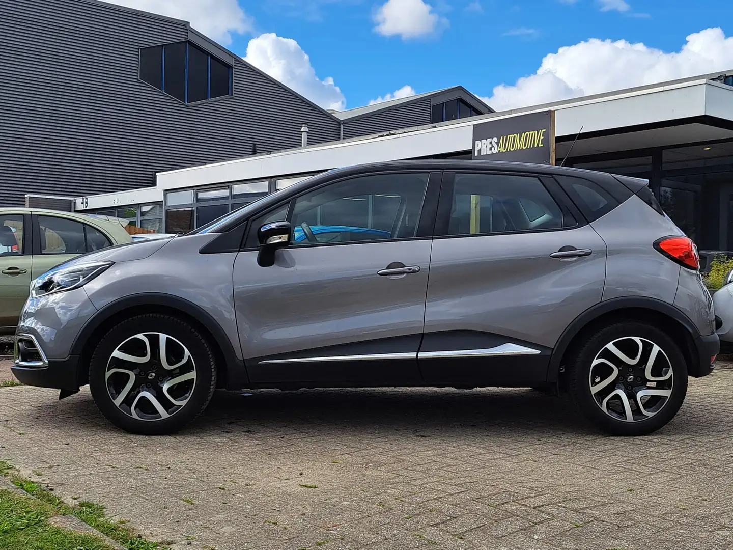 Renault Captur 1.2 TCe Expression | AUTOMAAT | GRIJS / ZWART Grau - 2