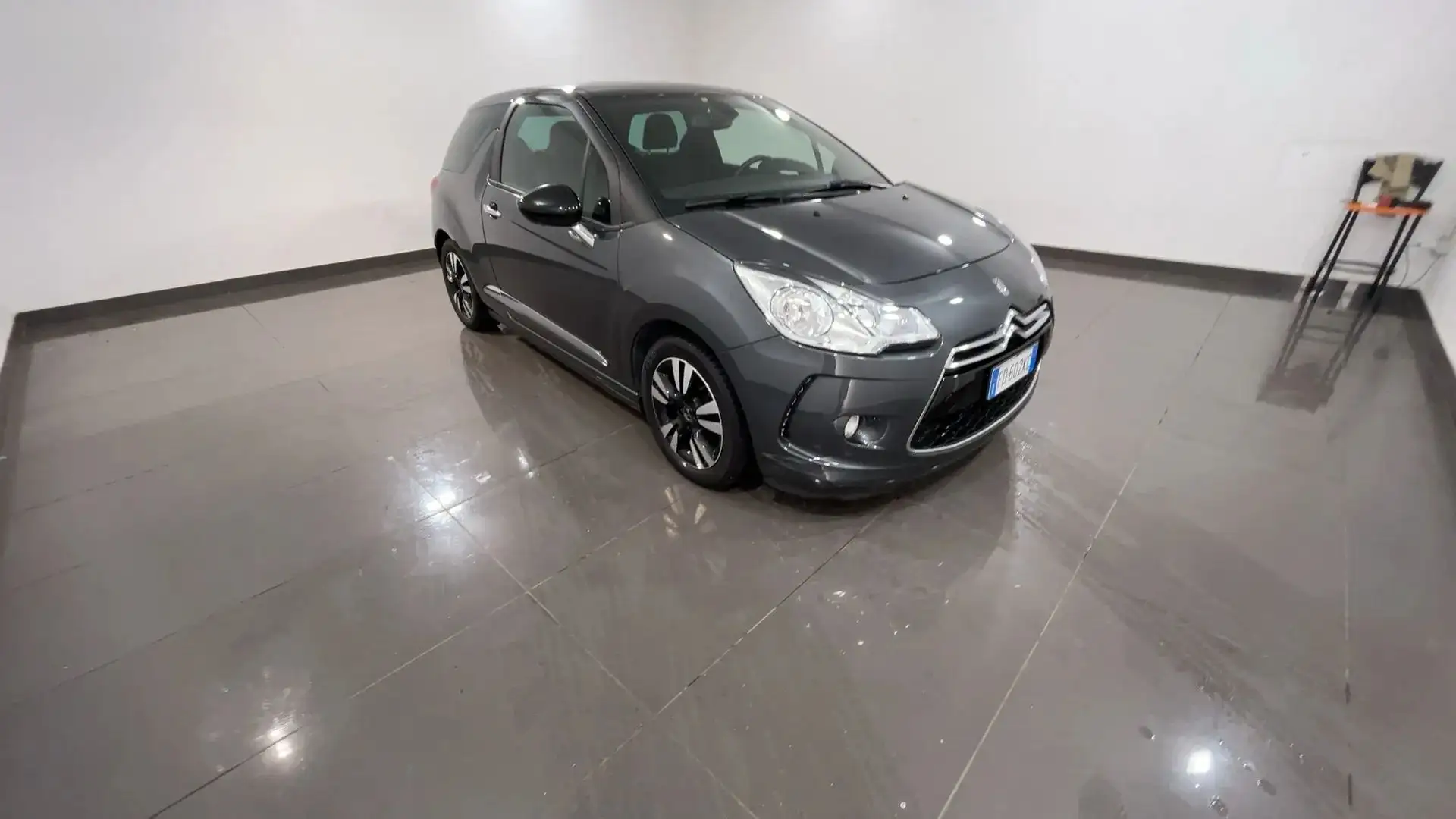 Citroen DS3 DS3 1.6 e-hdi So Chic 75cv Gris - 1