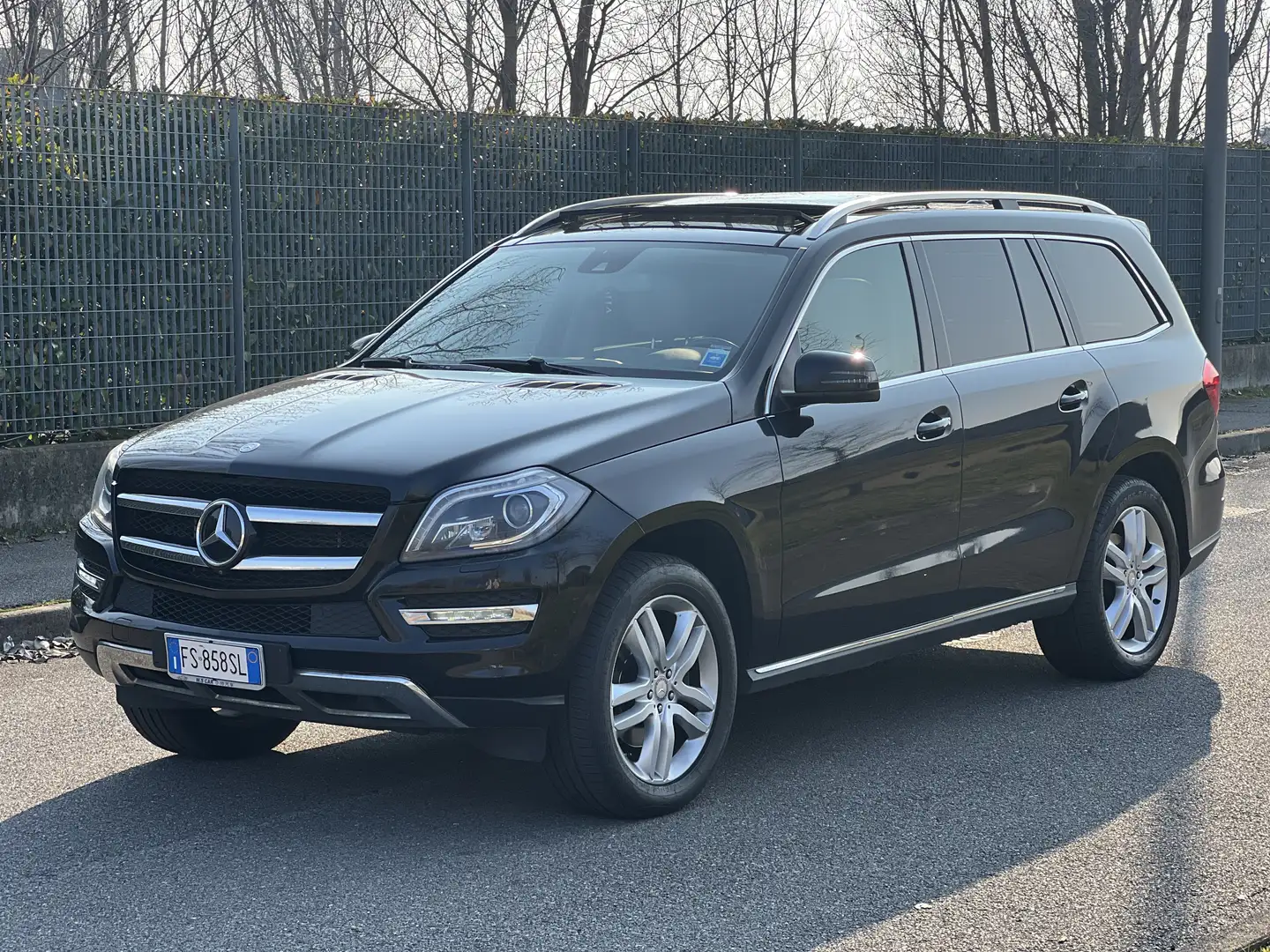 Mercedes-Benz GL 350 bt Premium auto Černá - 2
