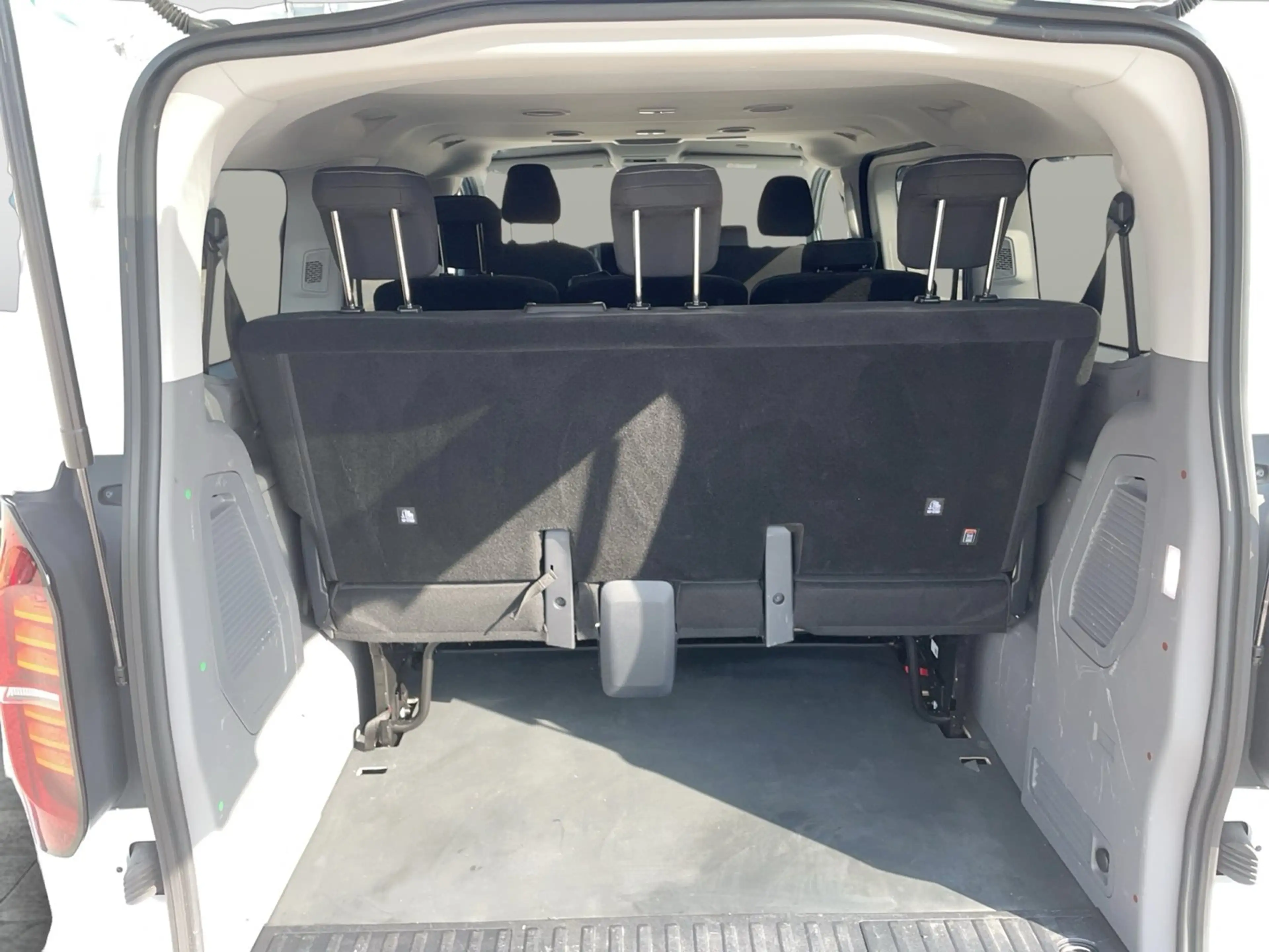 Volkswagen T7 Caravelle VW T7 Caravelle TDI — photo 11