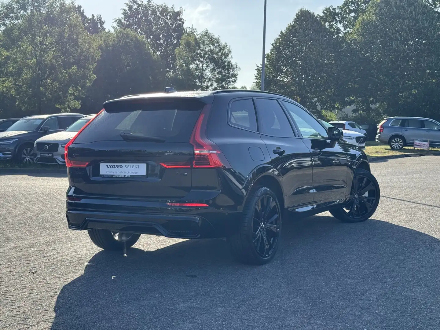 Volvo XC60 XC60 T6 Plus Black Edition PANO|PILOT|B&W|360CAM Schwarz - 2