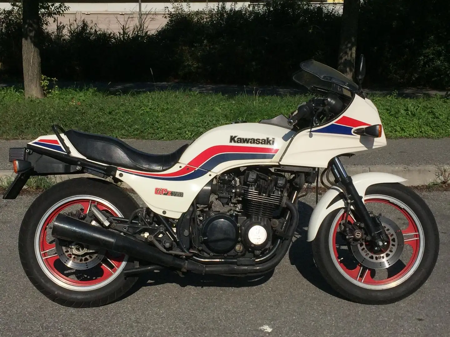 Kawasaki GPZ 750 bijela - 1
