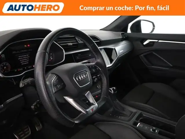 Audi Q3 view 12