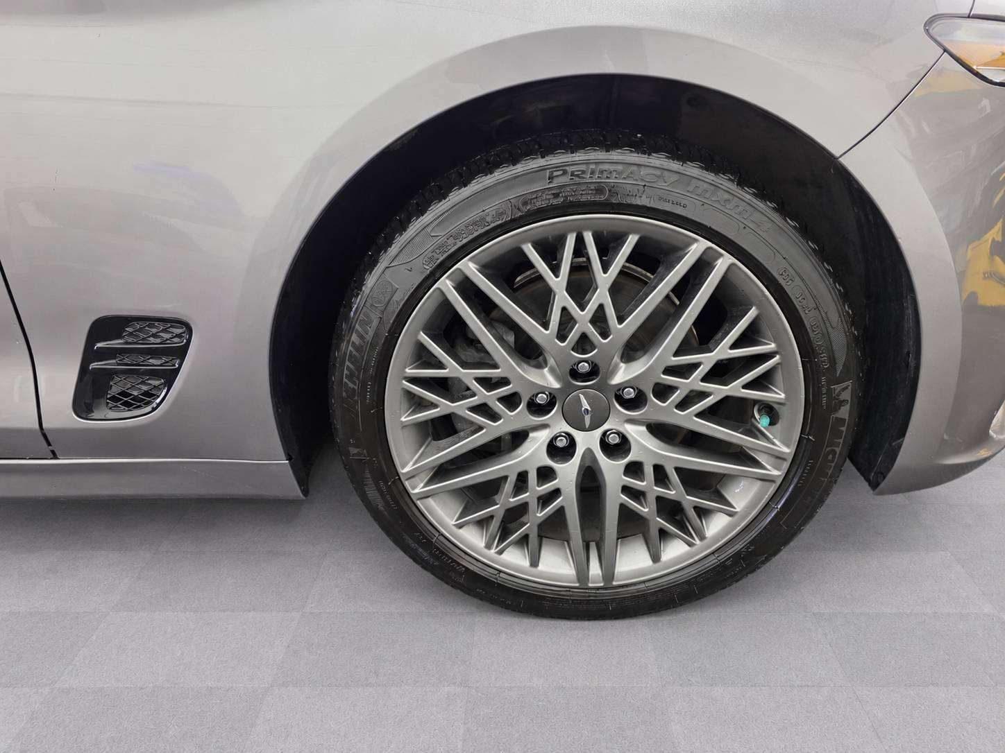 2023 Genesis G70