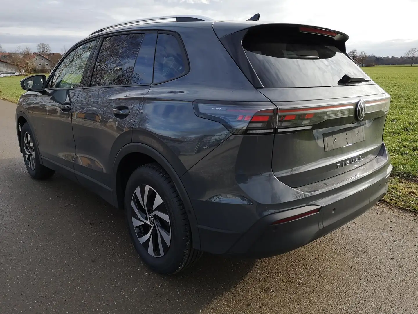 Volkswagen Tiguan 1.5 eTSI 110 kW Life Pano IQ LED Head GV5 AHK 3... Grau - 2