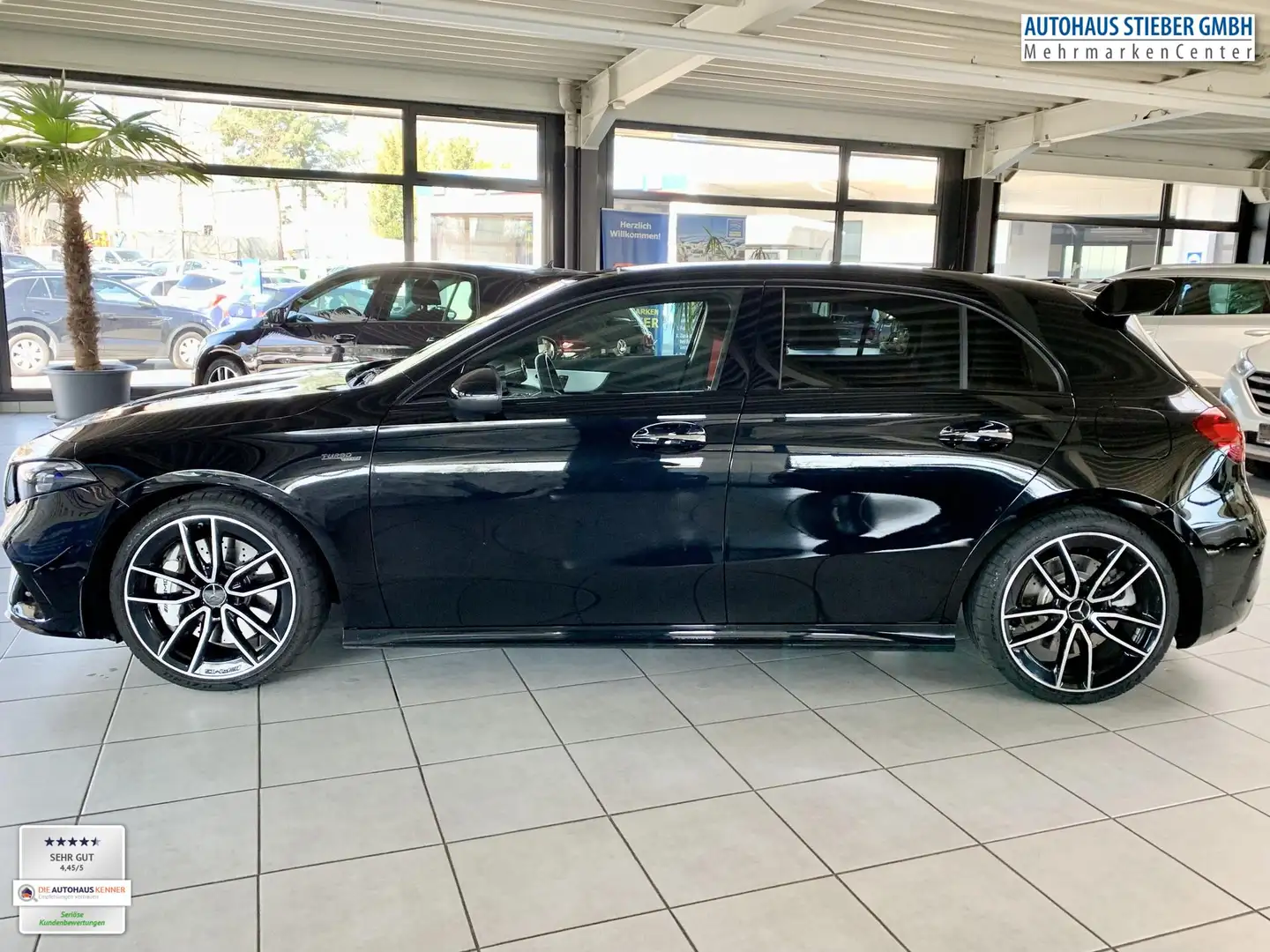 Mercedes-Benz A 35 AMG 4Matic+ SHZ+NAVI+EPH+RFK 4Matic+ Schwarz - 2