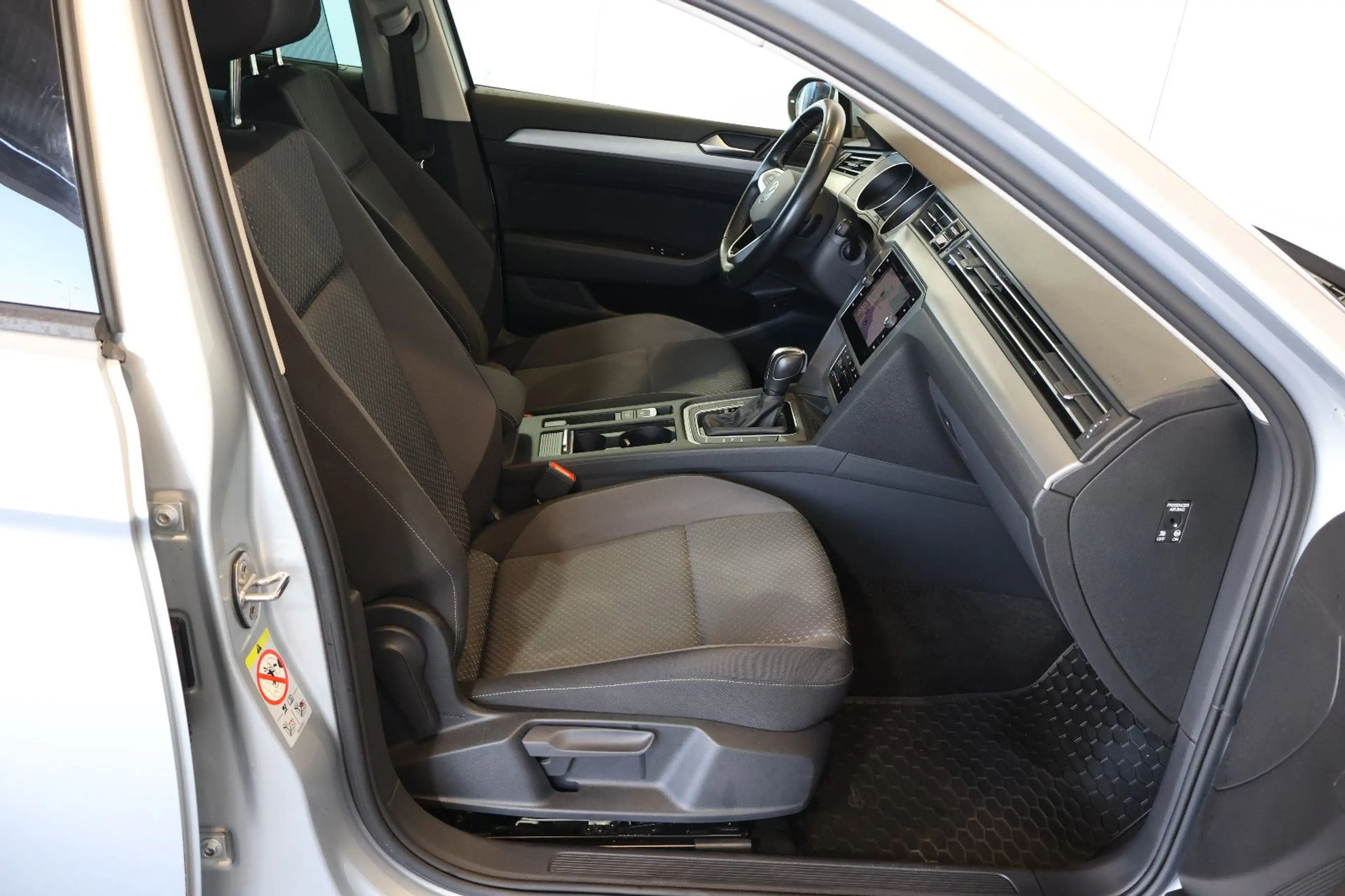 Volkswagen Passat Variant 2.0 TDI CARPLAY+LED+KAM+AHK — photo 13