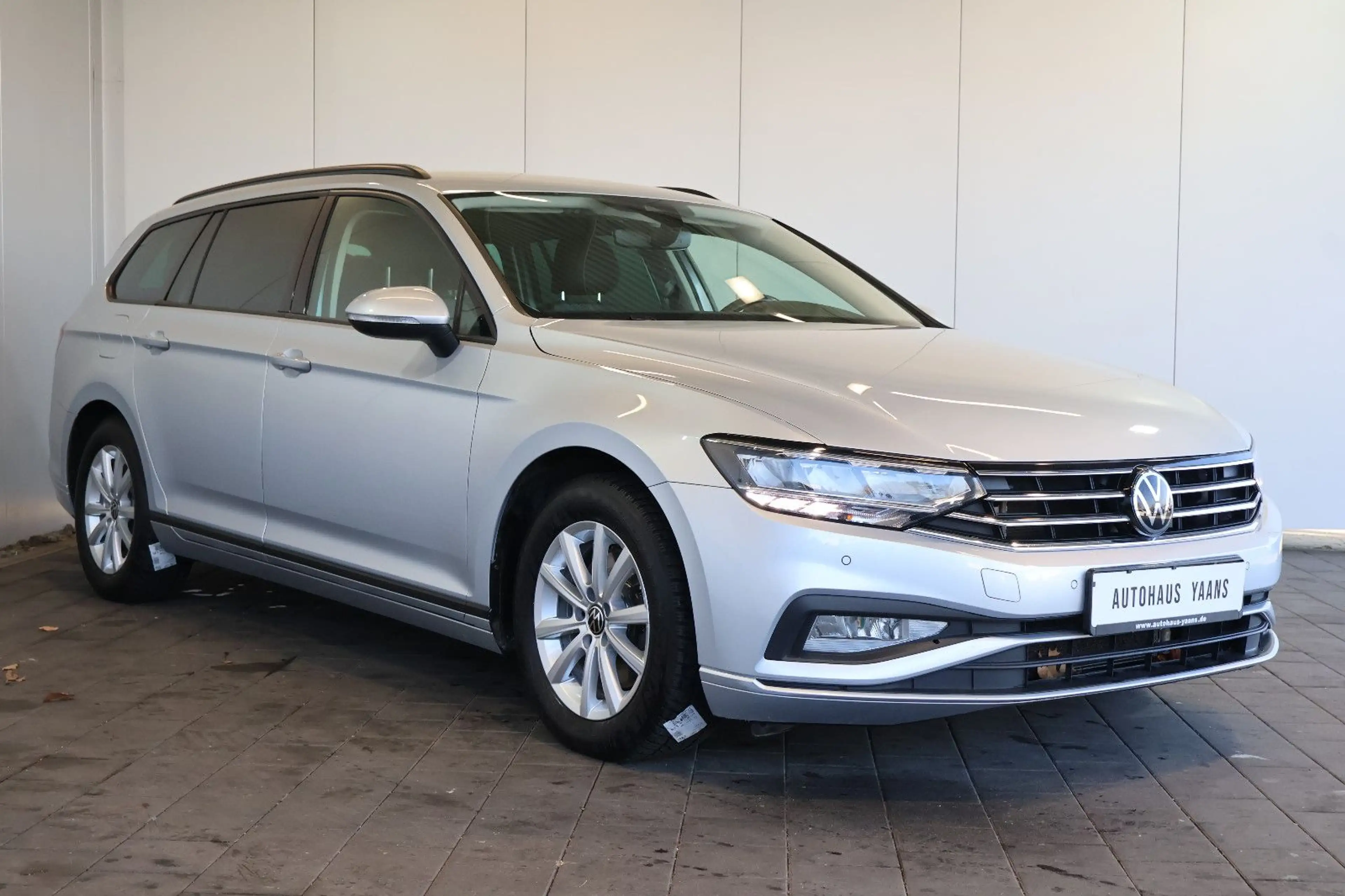 Volkswagen Passat Variant 2.0 TDI CARPLAY+LED+KAM+AHK — photo 3