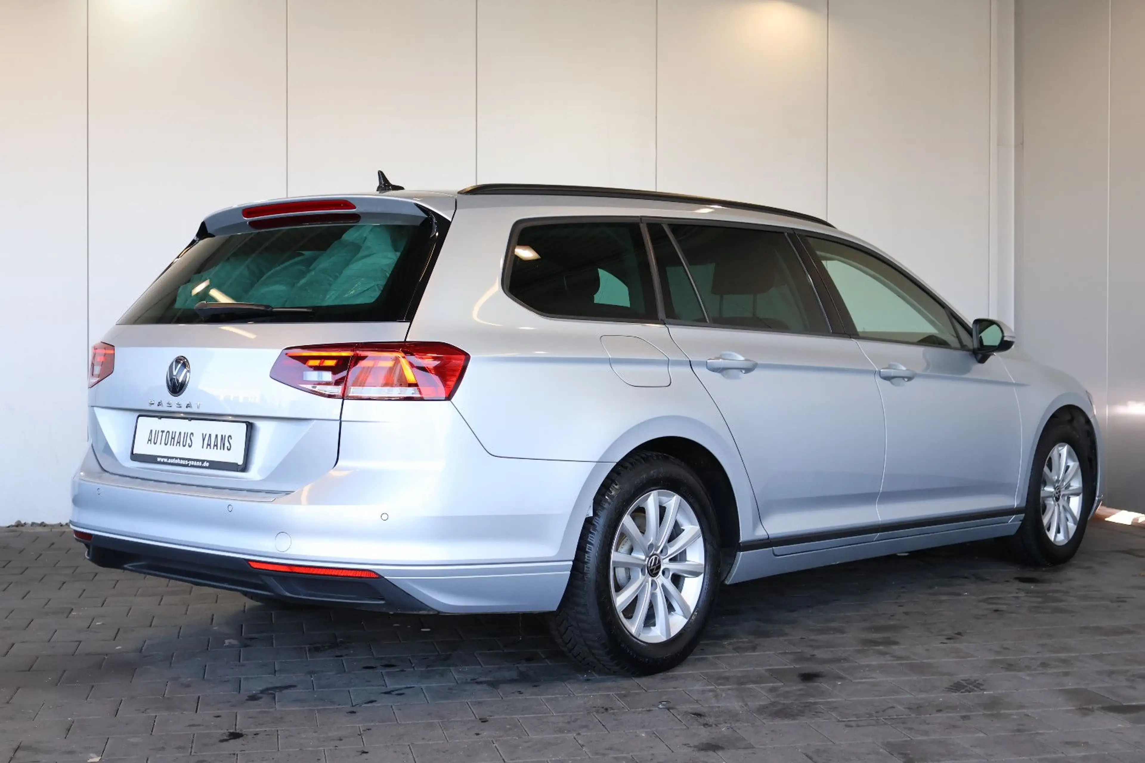 Volkswagen Passat Variant 2.0 TDI CARPLAY+LED+KAM+AHK — photo 4