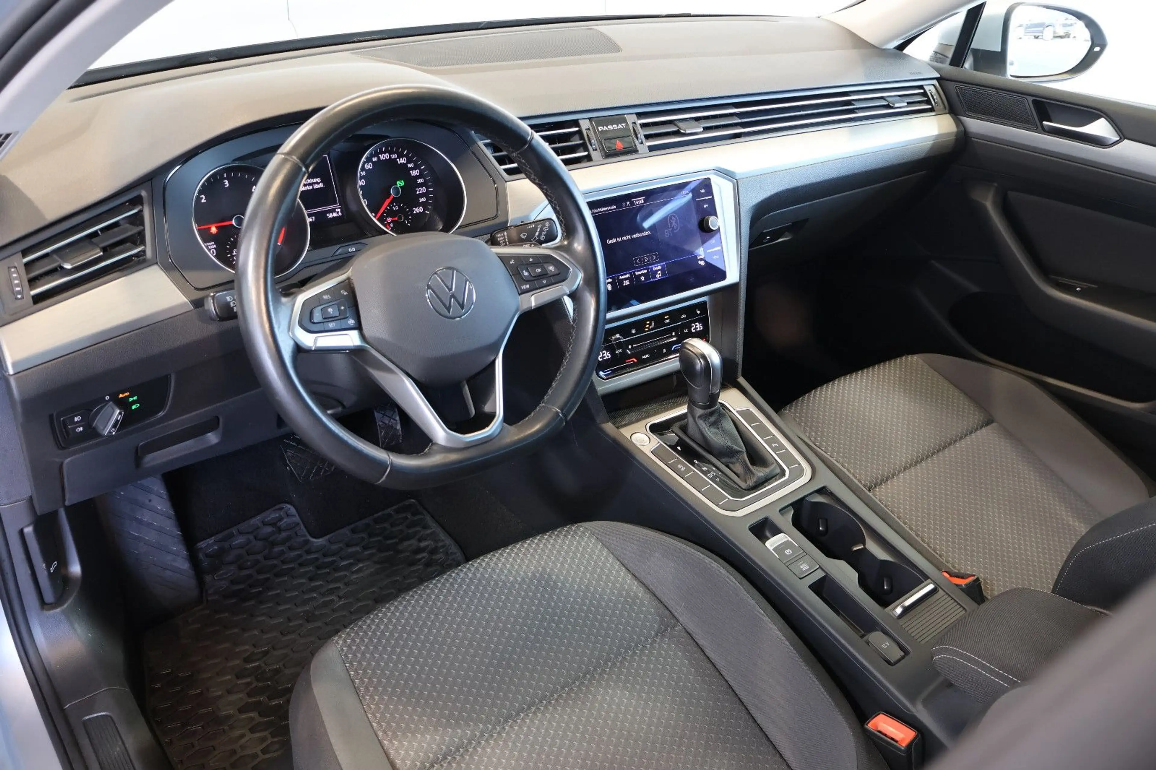 Volkswagen Passat Variant 2.0 TDI CARPLAY+LED+KAM+AHK — photo 9