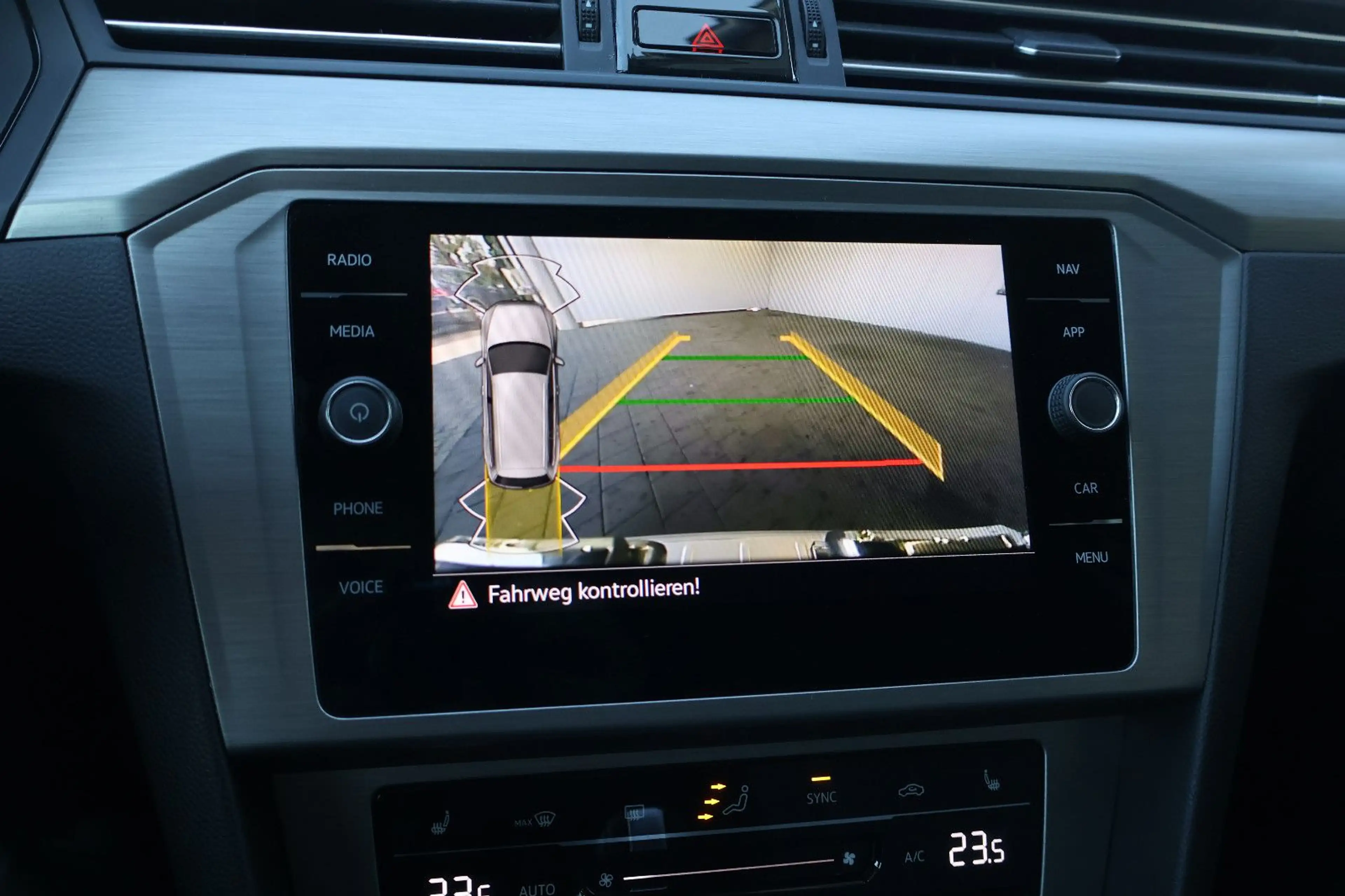 Volkswagen Passat Variant 2.0 TDI CARPLAY+LED+KAM+AHK — photo 8