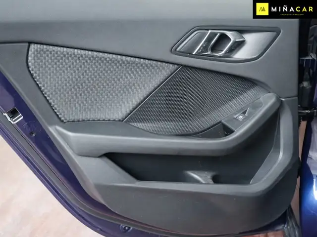 BMW 1 Series view 26