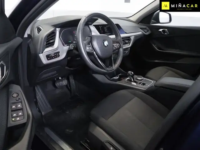 BMW 1 Series view 12