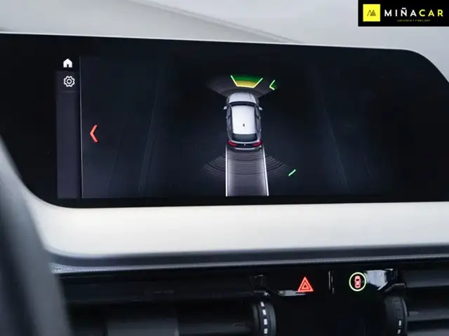 BMW 1 Series view 10