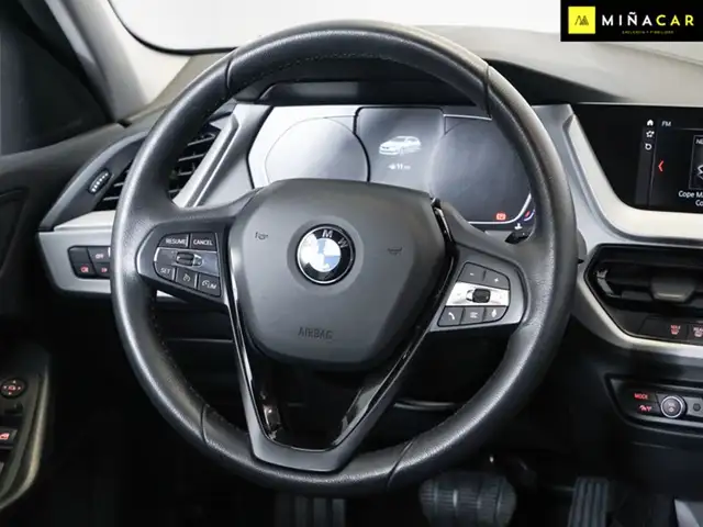 BMW 1 Series view 13
