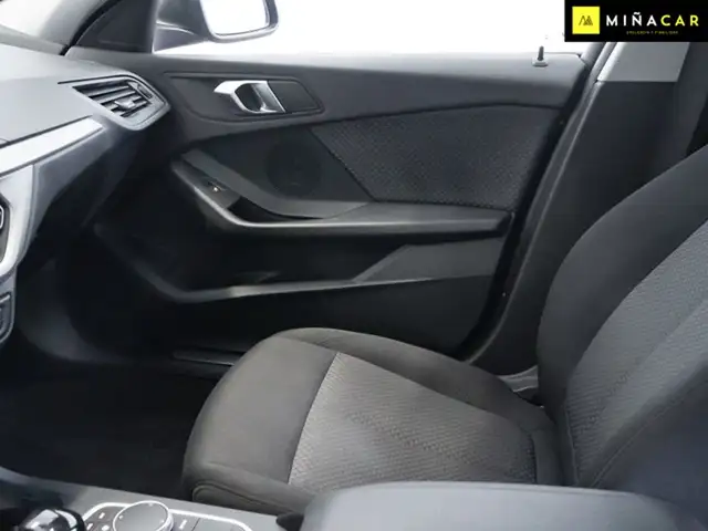 BMW 1 Series view 23