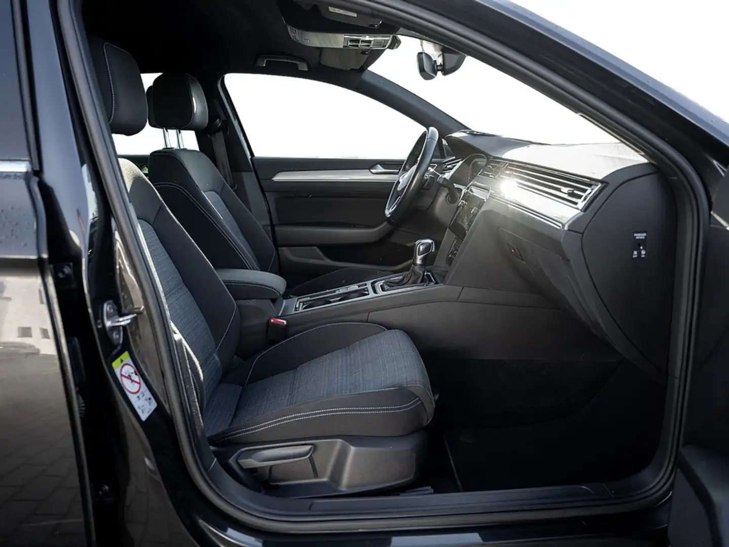 Volkswagen Passat Variant 1.4 TSI GTE DSG AHK NAVI KAM M Grau - 2