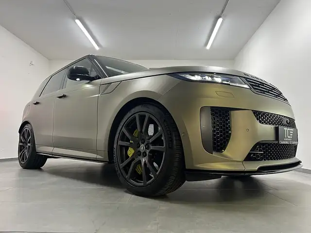 Land Rover Range Rover Sport view 3