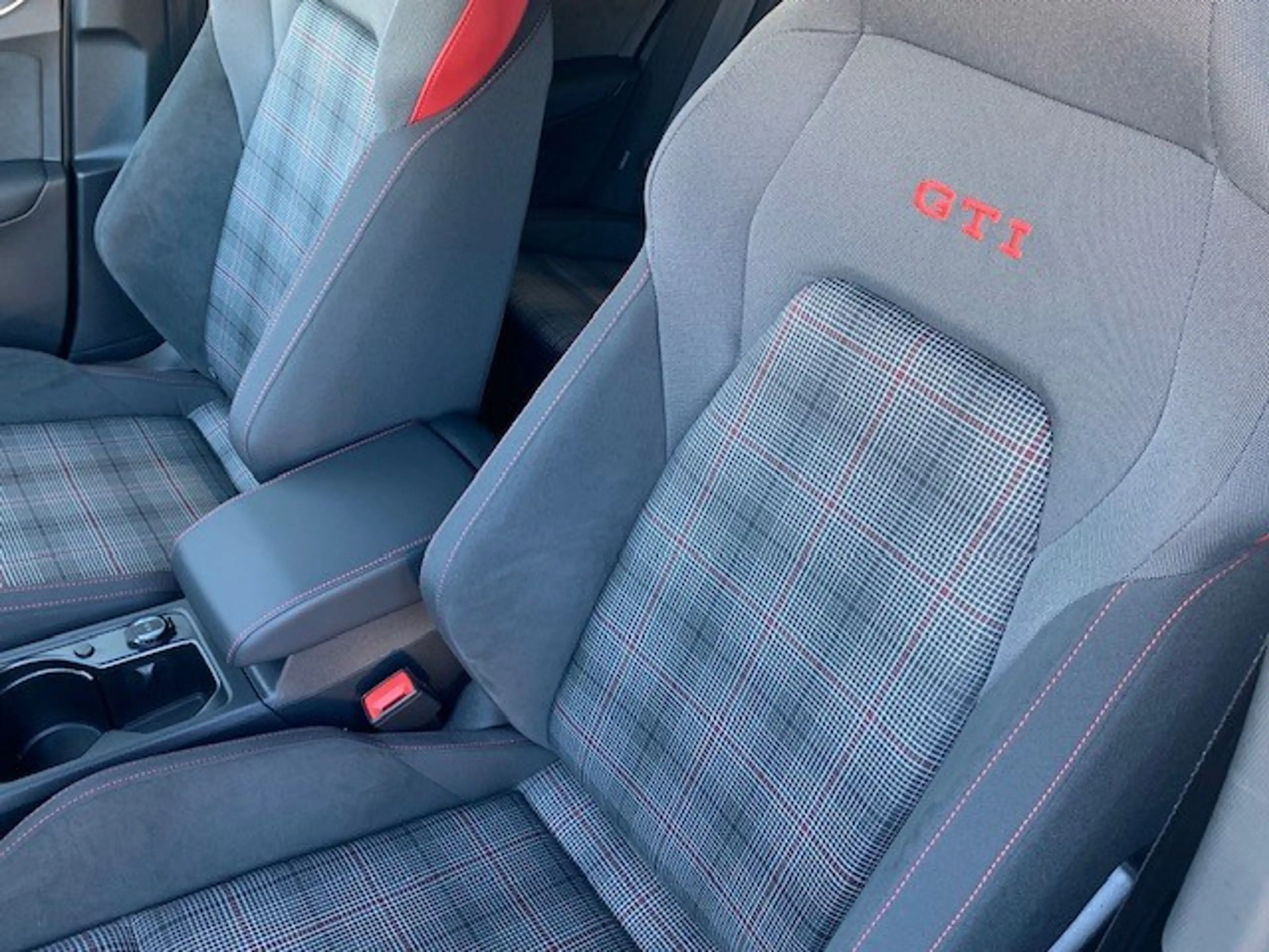 Volkswagen Golf GTI BLACK STYLE 2.0TSI 265CV DSG7 — photo 2