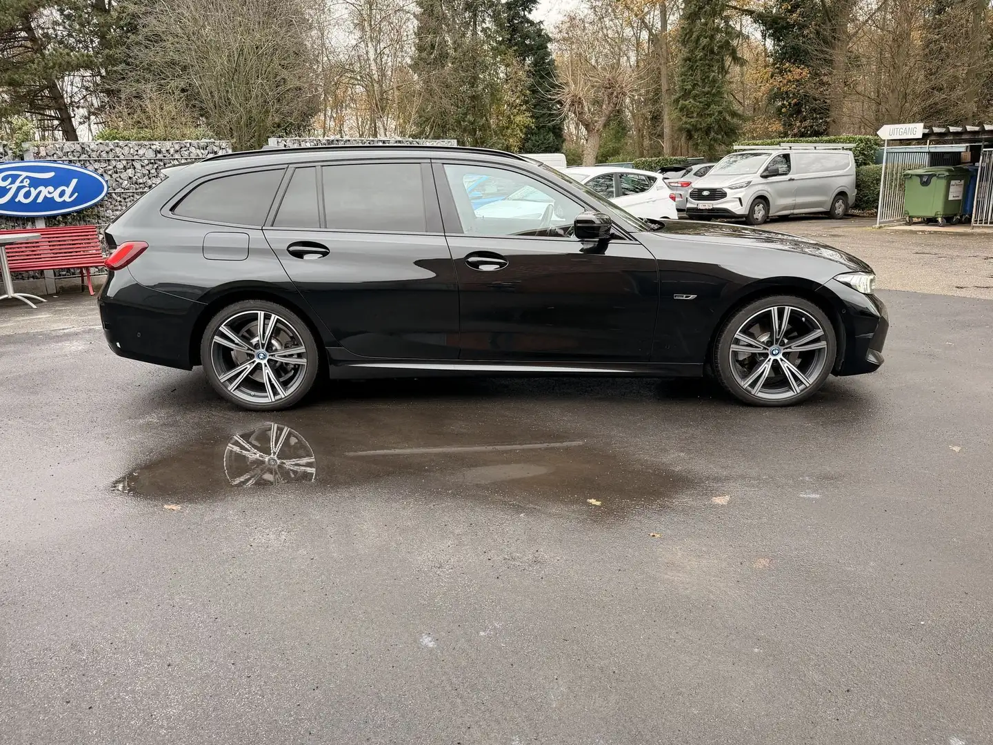 BMW 330 330e xDrive M-PACK /PANO / LEDER / NAVI / 19" Noir - 2