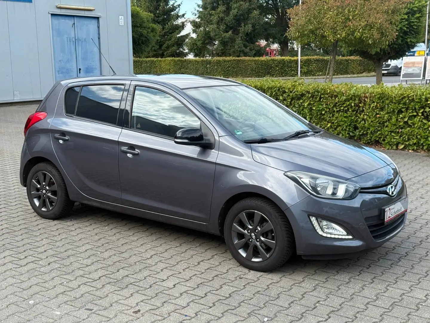 Hyundai i20 Classic Garantie* Klima* PDC* TÜV Neu* Gris - 1