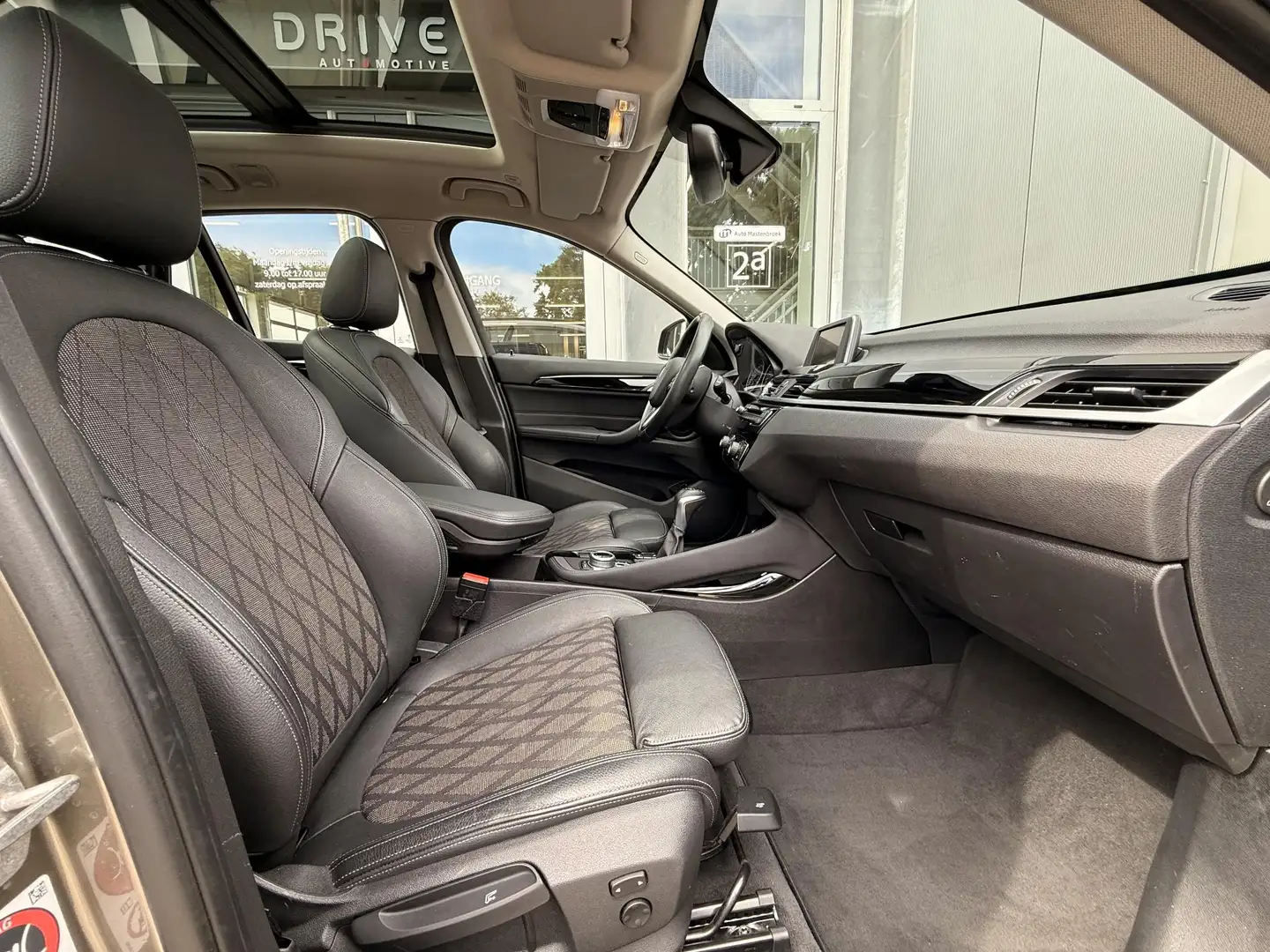 BMW X1 xDrive20i Centennial High Executive X Line Panoram Grijs - 2