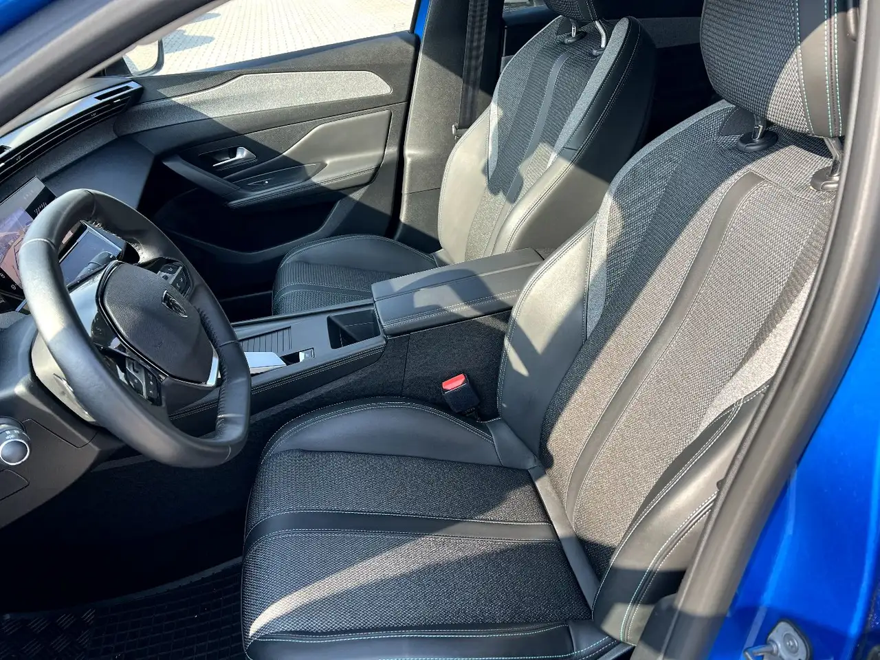Peugeot 308 1.2 PureTech 130 Allure *LED Navi Leder DAB* 8