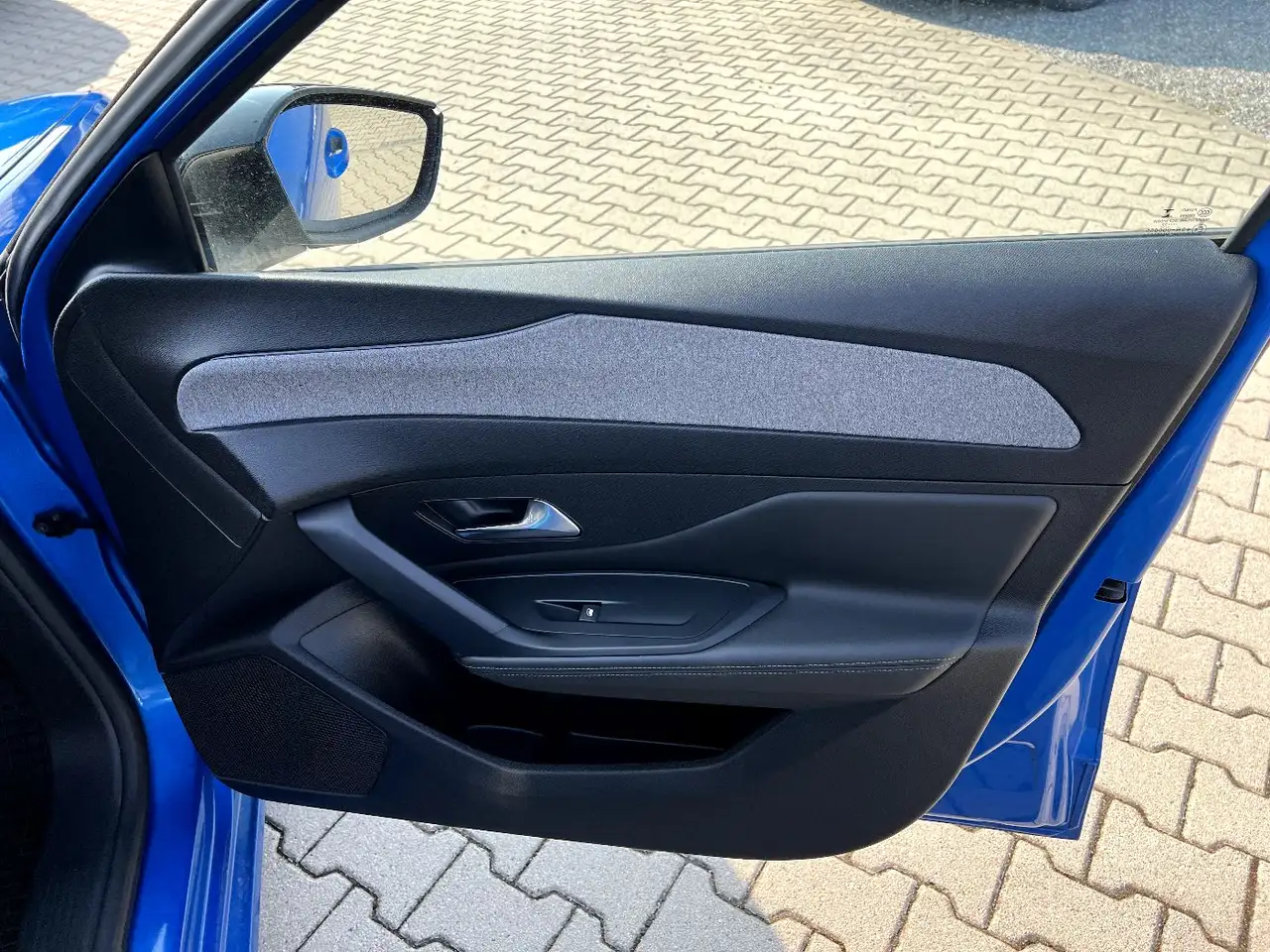 Peugeot 308 1.2 PureTech 130 Allure *LED Navi Leder DAB* 19