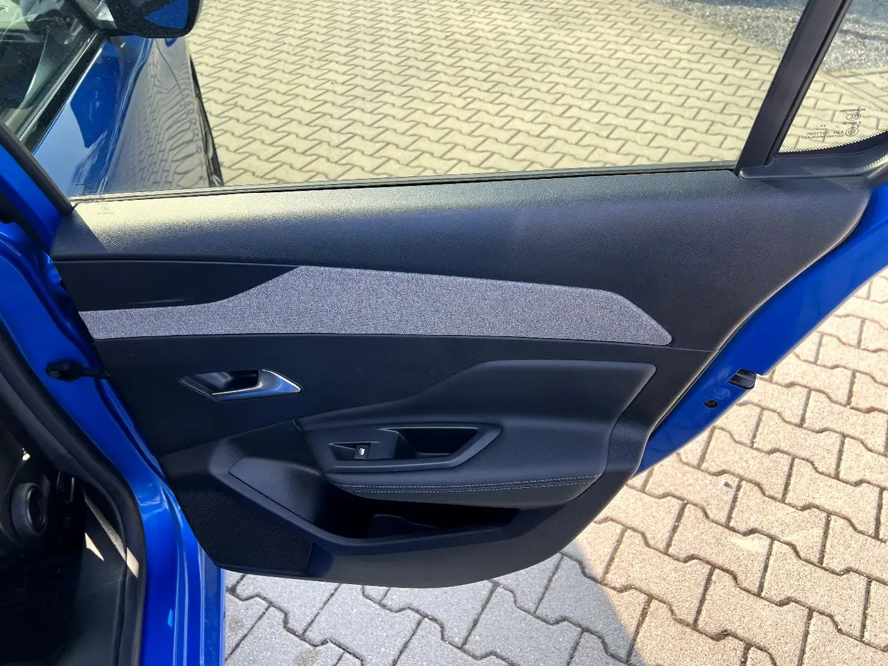 Peugeot 308 1.2 PureTech 130 Allure *LED Navi Leder DAB* 14