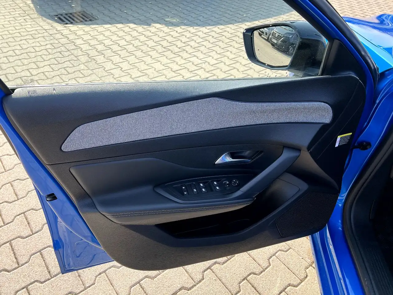 Peugeot 308 1.2 PureTech 130 Allure *LED Navi Leder DAB* 10