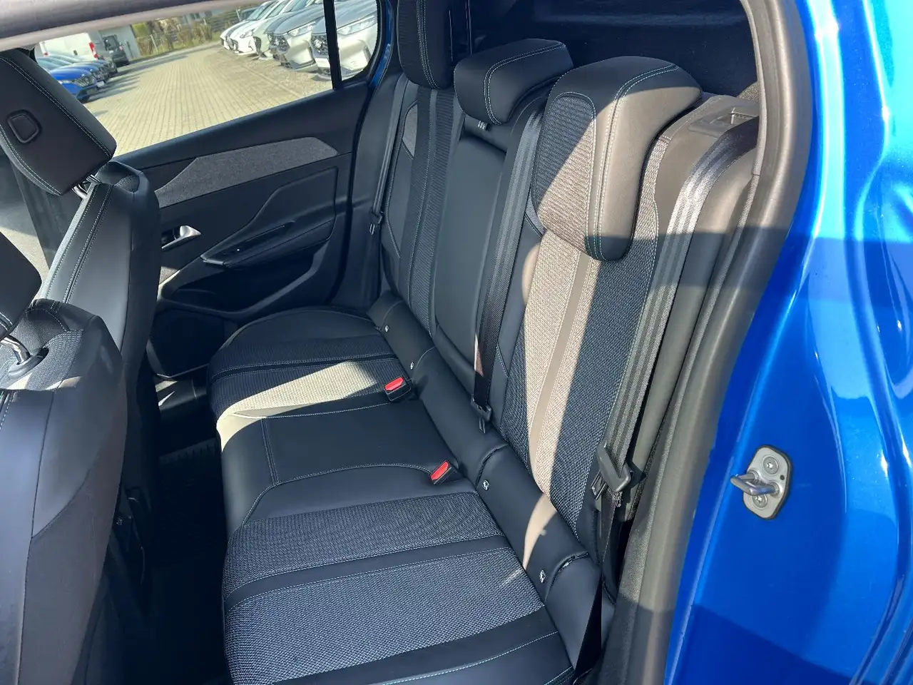 Peugeot 308 1.2 PureTech 130 Allure *LED Navi Leder DAB* 13