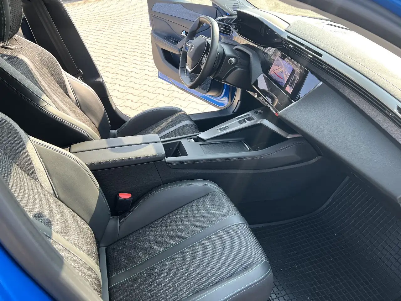 Peugeot 308 1.2 PureTech 130 Allure *LED Navi Leder DAB* 20