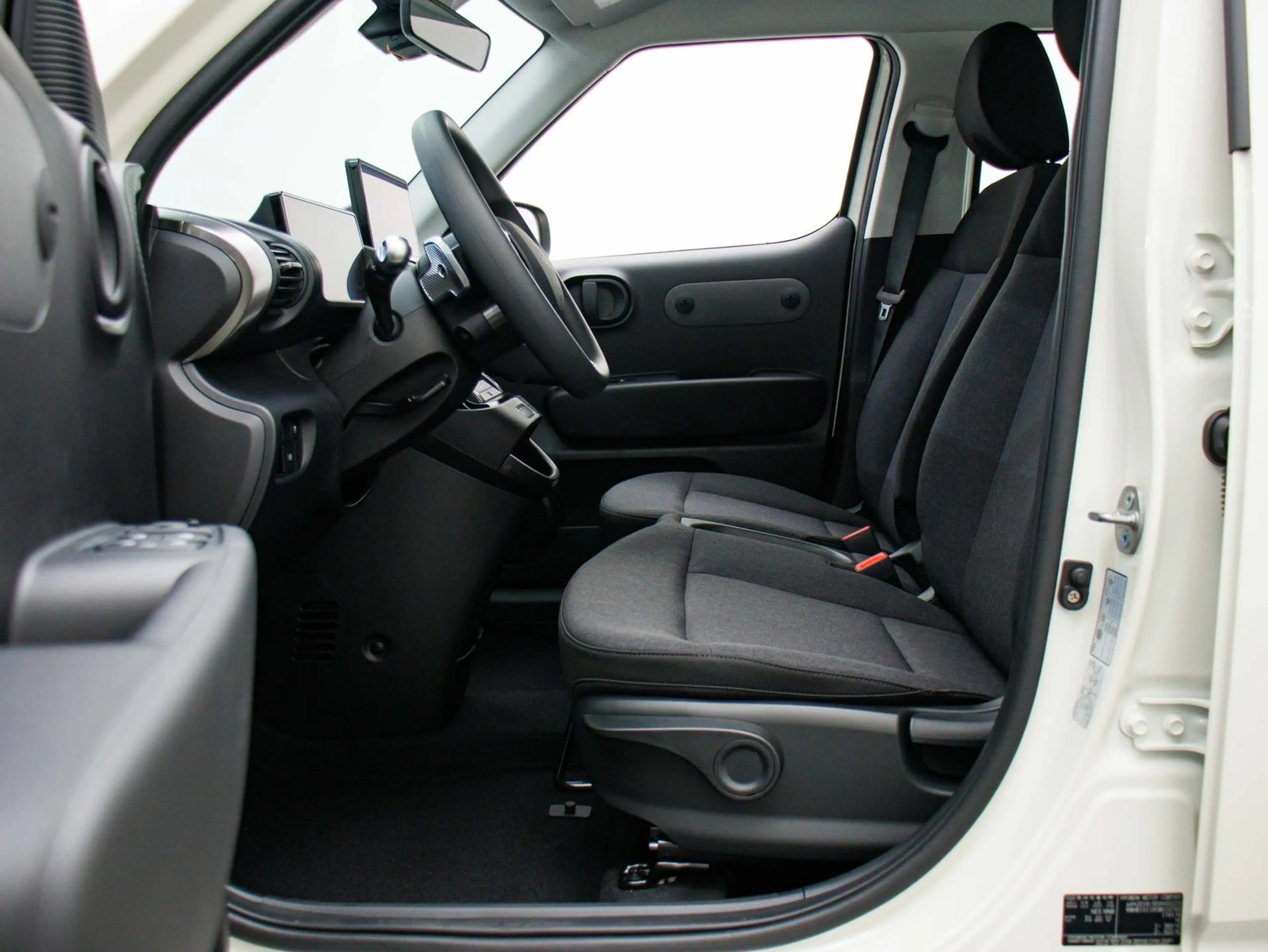 Hyundai Inster E-Motion 49kWh / ACC / Rückfahrkamera / Navi / Kli — photo 9