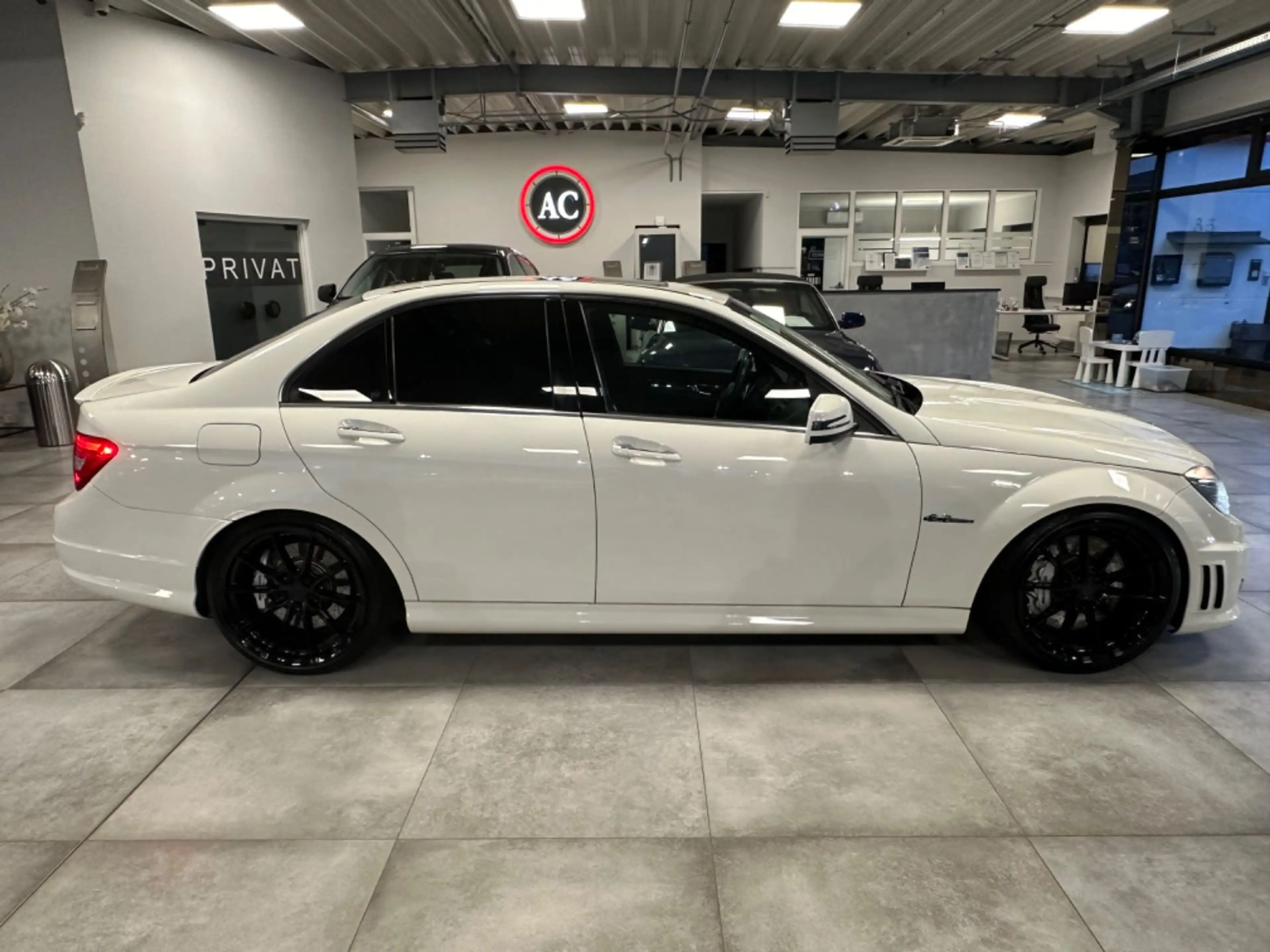 Mercedes-Benz C 63 AMG — photo 7
