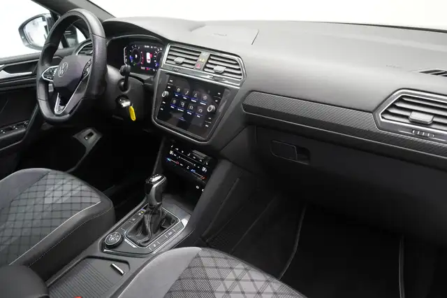 Volkswagen Tiguan Allspace view 8