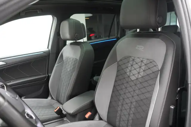 Volkswagen Tiguan Allspace view 11