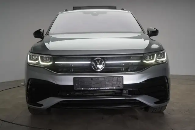 Volkswagen Tiguan Allspace view 2