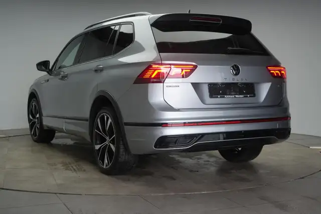 Volkswagen Tiguan Allspace view 4
