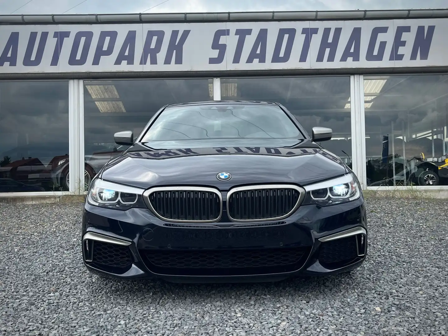 BMW 550 d Limousine xDrive Aerodynamik M-Technic Schwarz - 2