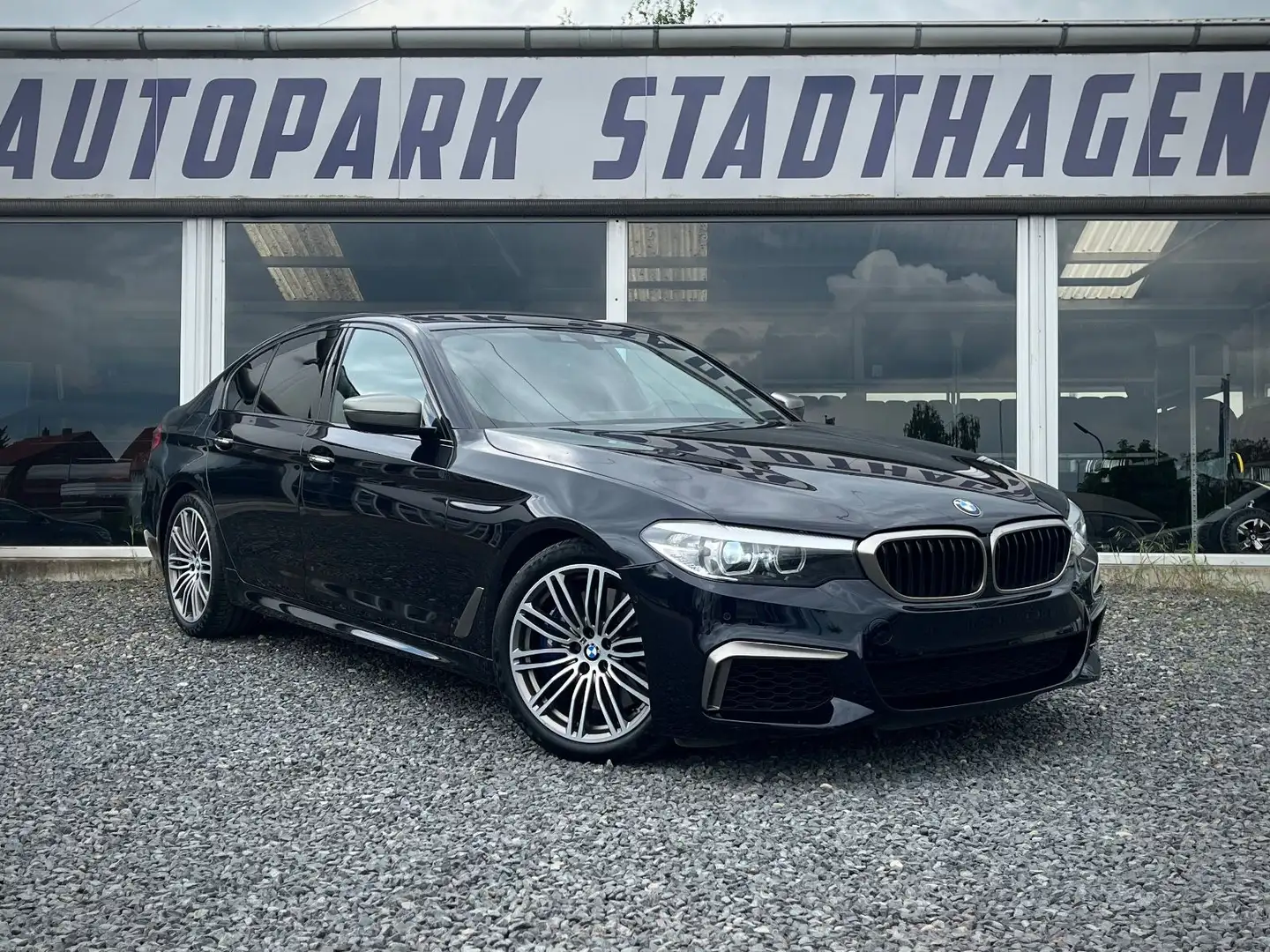 BMW 550 d Limousine xDrive Aerodynamik M-Technic Schwarz - 1