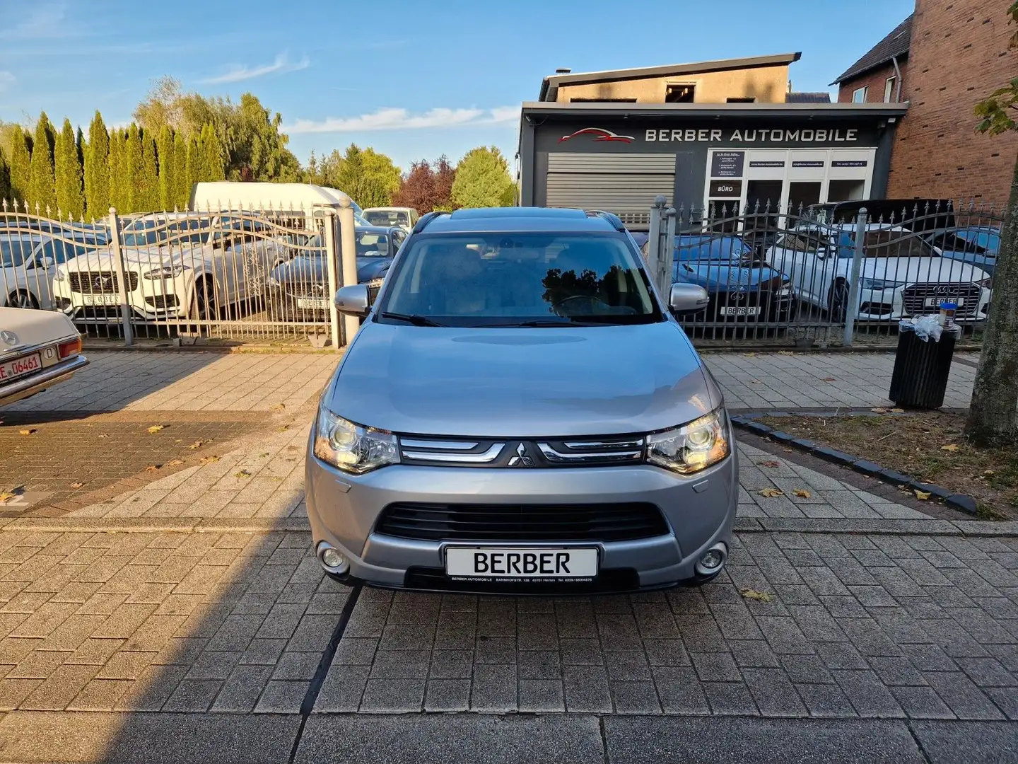 Mitsubishi Outlander Instyle 4WD 2.2 DI-D*7-Sitzer*AHK*NAVI Silber - 2