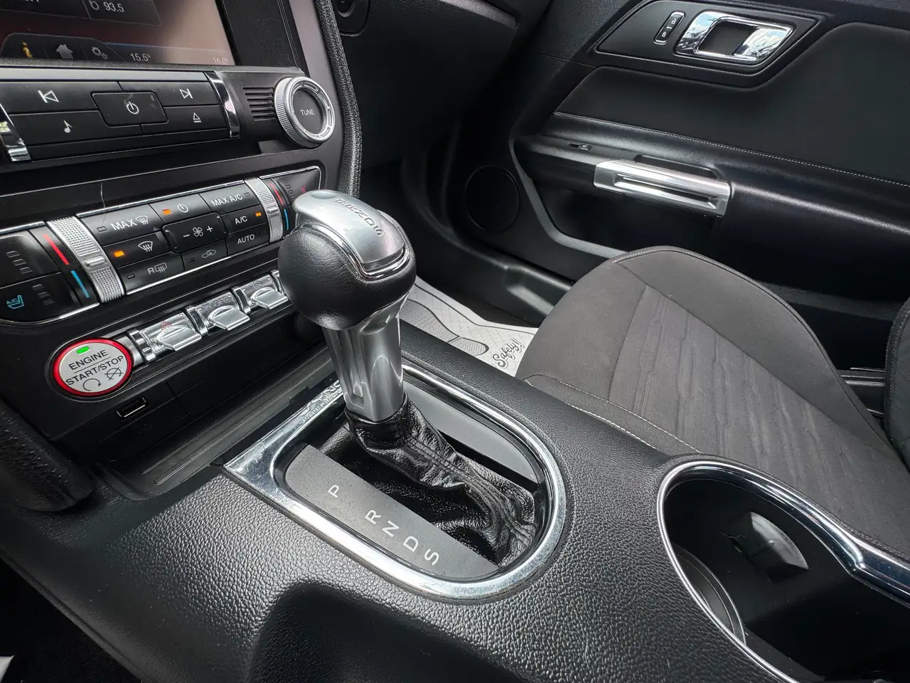 Ford Mustang снимка Ford Mustang