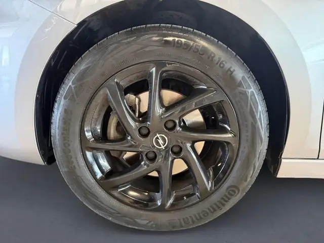 Opel Corsa view 9