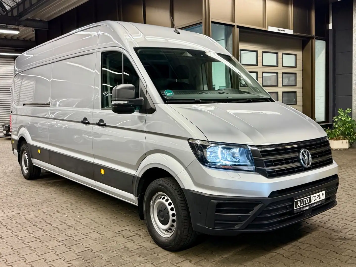 Volkswagen Crafter 2.0 TDI L4H3 AUTOMATIK 3,5t AHK NAVI CAM Silber - 2