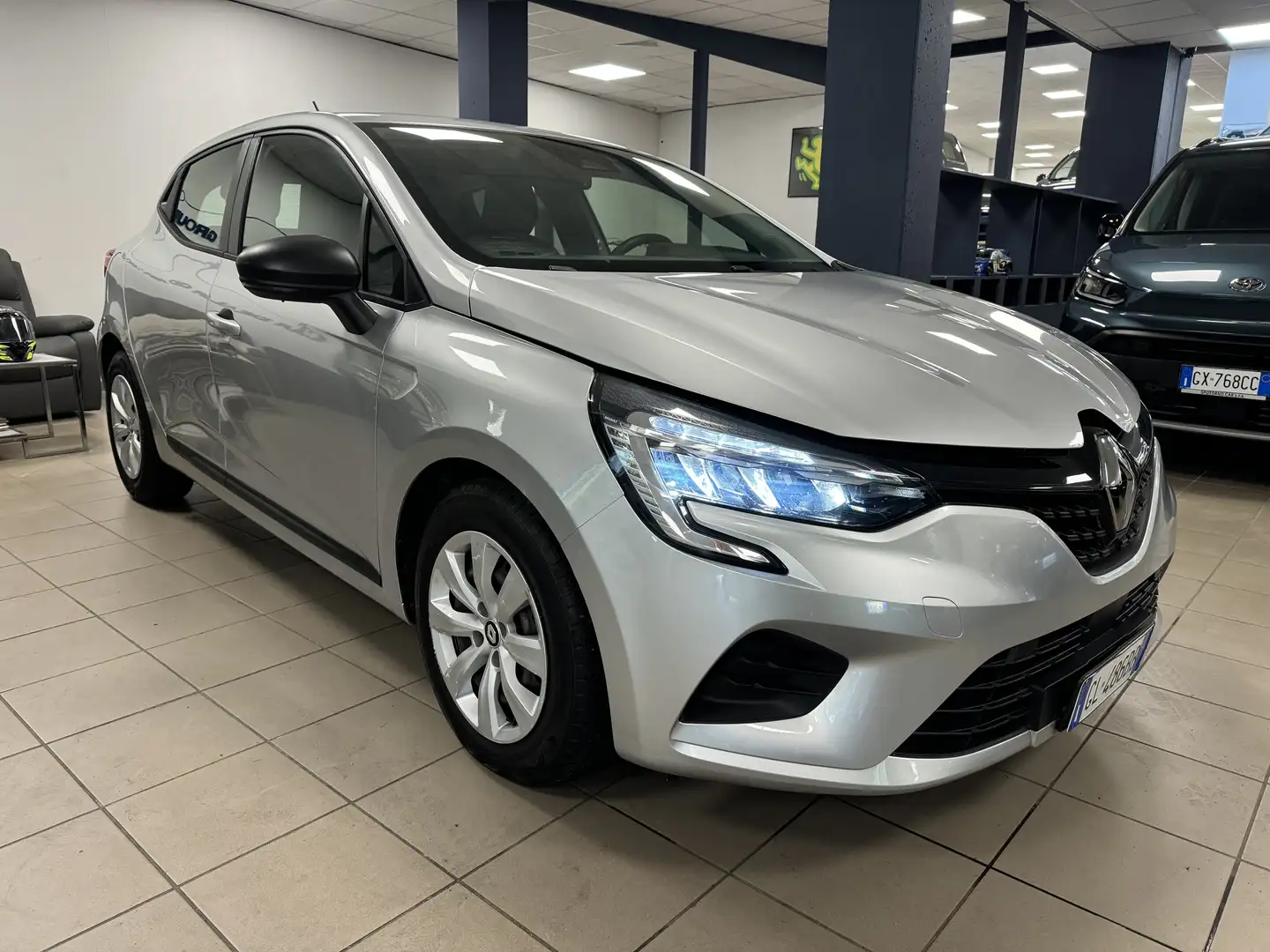 Renault Clio Clio V 2019 1.0 sce Life 65cv my21 Argento - 1